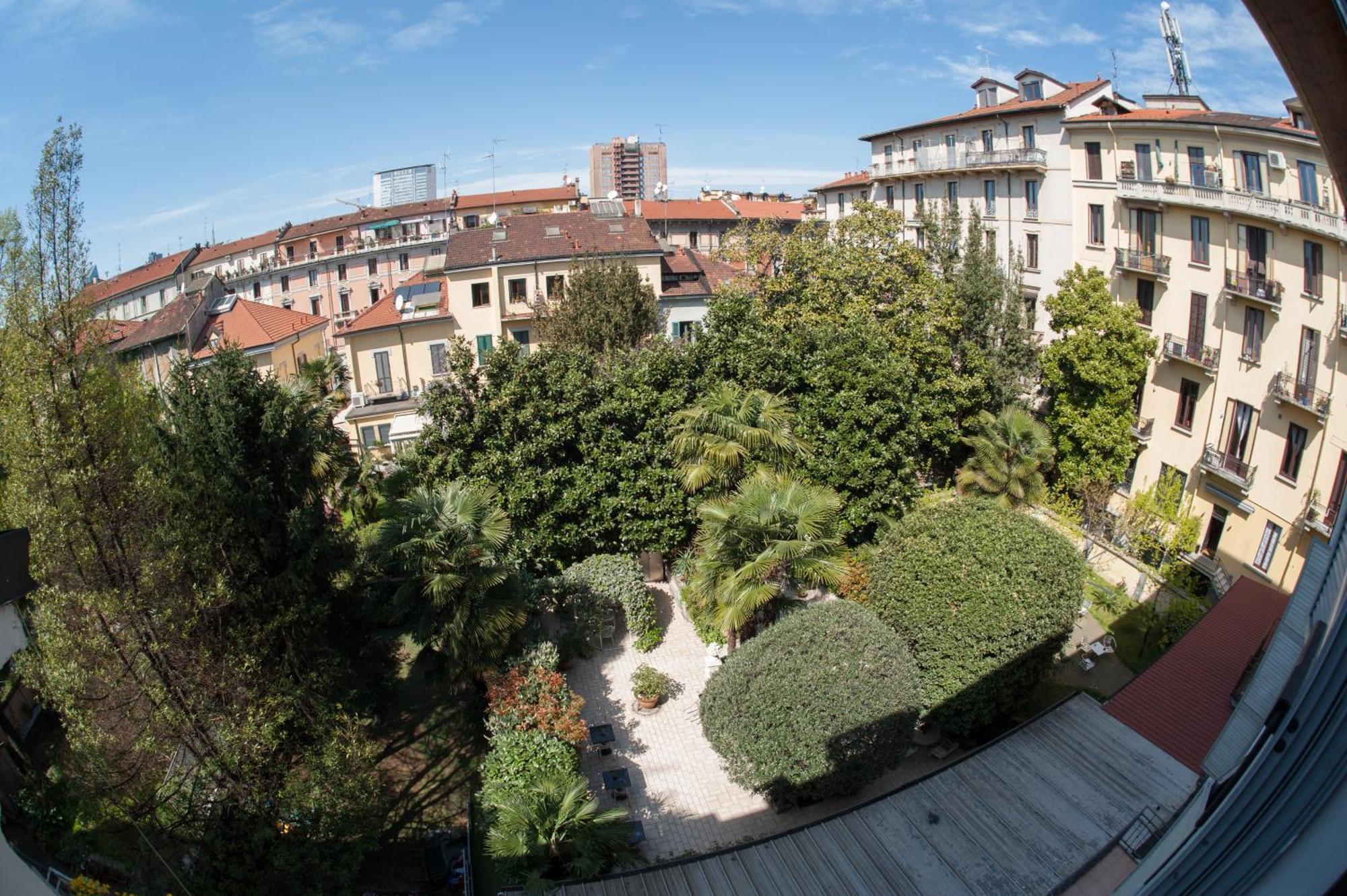 The Best Hotel — Photos 1